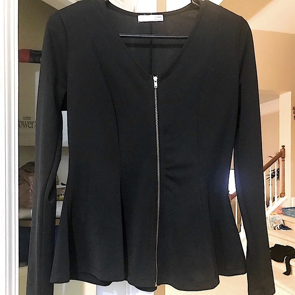 Express Tops - 🆕EXPRESS PEPLUM LONGSLEEVE SUPER CUTE&STYLISH&COMFY FEELS A BIT SATINY NWOT!!⭐️